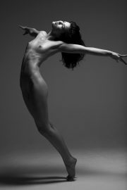 Thumbnail Naked girl in studio by Stefan Rappo
