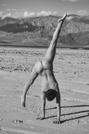 Thumbnail naked girl in death valley shot by stefan rappo