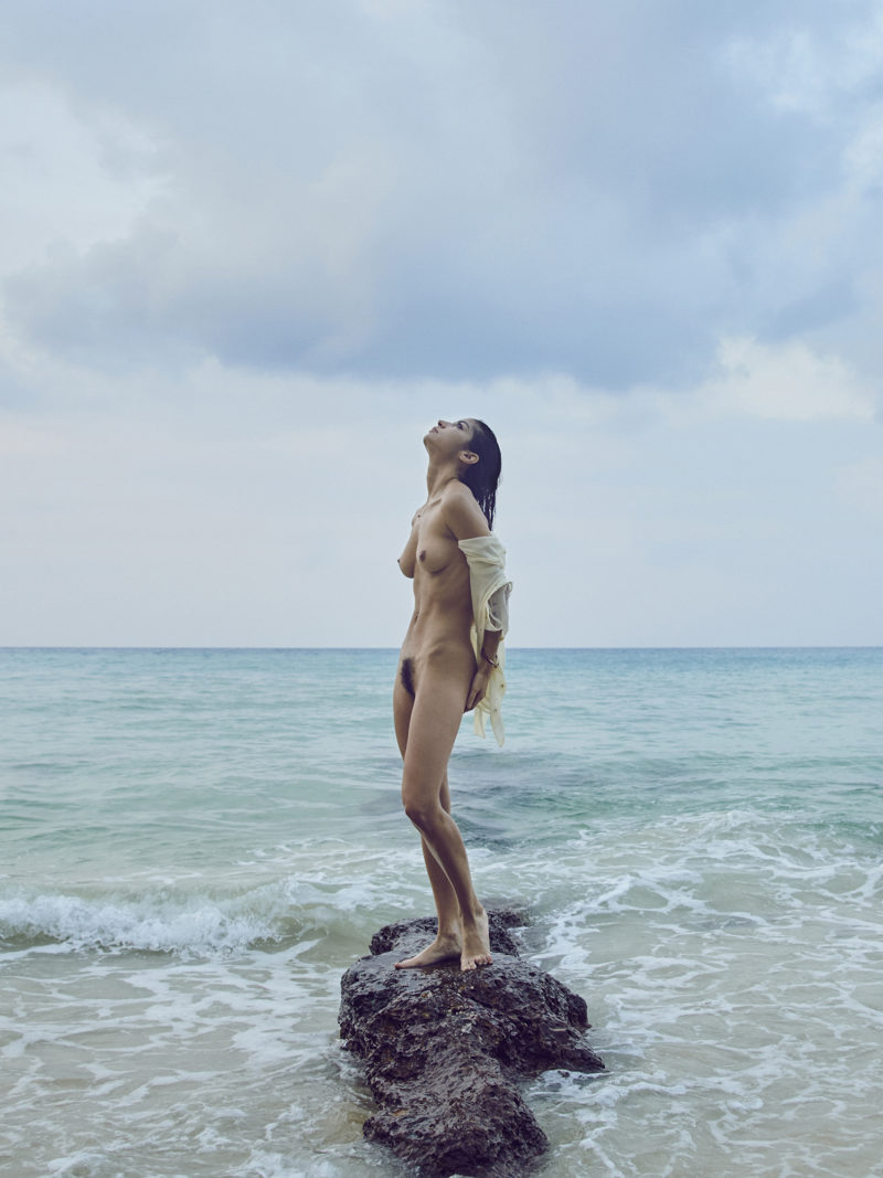 girl naked on the beach